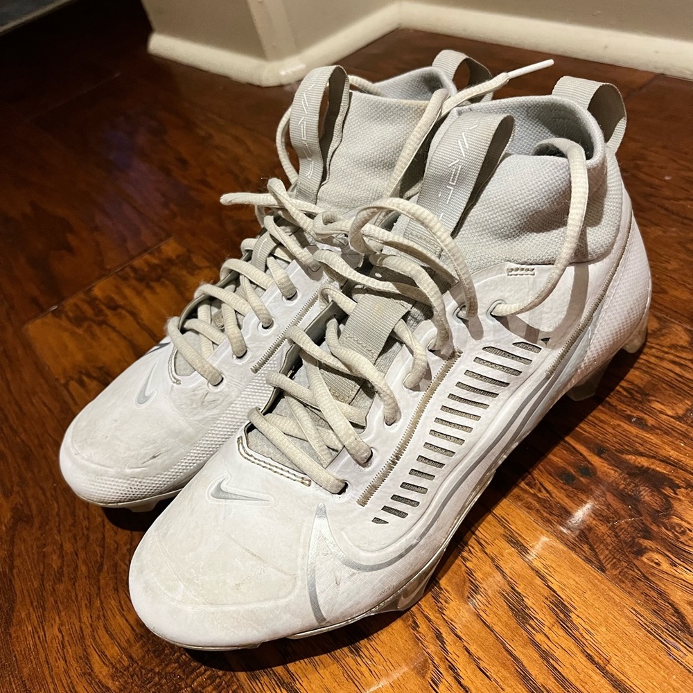 Football cleats white size 7